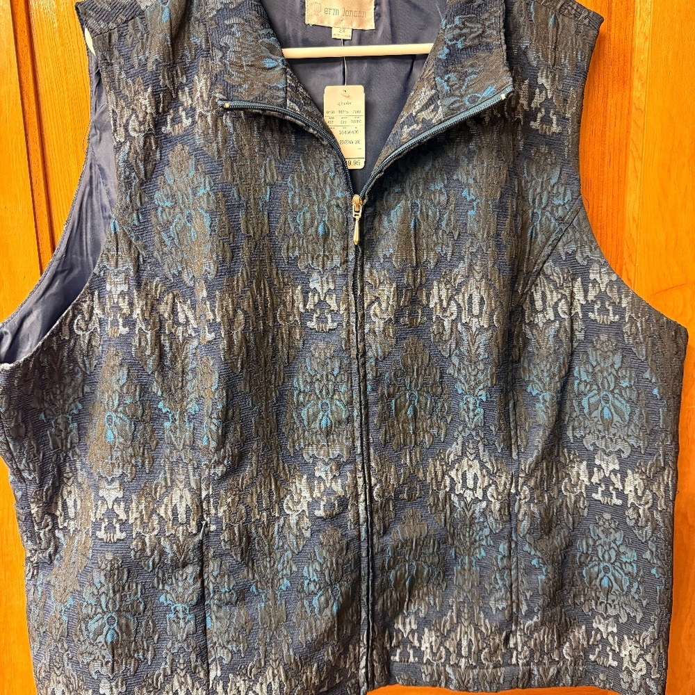 CJ Banks 20/22W 2X Womans Vest - NEW